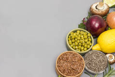 健康食品营养概念。 豆类柠檬、洋葱、蘑菇.