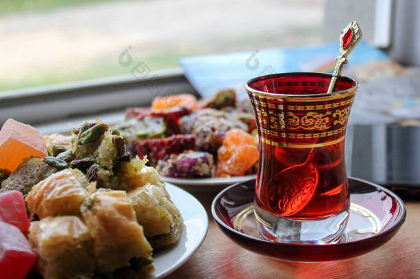 土耳其<strong>红葡萄酒</strong>茶和<strong>红葡萄酒</strong>茶