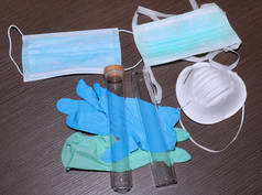 带几种口罩和手套的医疗设备，用于装有试管的实验室