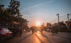 2020年5月曼谷，泰国曼谷古城的寂静气氛，在夕阳西下，通过普拉曼古城曼谷，在傍晚时分关闭了这座城市