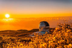 位于加那利群岛拉帕尔马的大加那利望远镜被称为大加那利望远镜（Grantecan optico del Roque de los Muchachos） 。西班牙