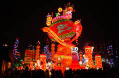 中国四川自贡的自贡灯节。这是中国最大的元宵节之一，是在农历新年前后庆祝的。代表幼儿的灯笼展览.