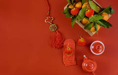 中国农历新年庆祝活动，用红包，红包，红包，红底，用竹子和柑橘作茶点