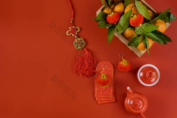 中国农历新年庆祝活动，用<strong>红包</strong>，<strong>红包</strong>，<strong>红包</strong>，红底，用竹子和柑橘作茶点