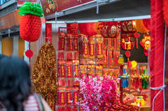 户外亚洲春天农历新年装饰品.许多相信传统习俗的人认为红色是吉祥吉祥的.
