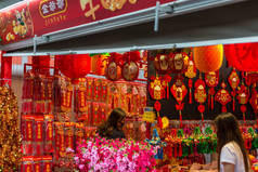 户外亚洲春天农历新年装饰品.许多相信传统习俗的人认为红色是吉祥吉祥的.
