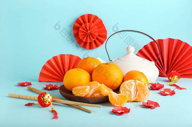 带有<strong>中国</strong>传统茶色背景的<strong>味道</strong>鲜美的橘子