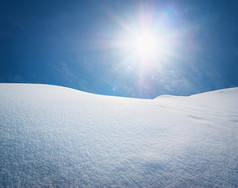 雪小山.