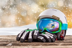 多彩的滑雪眼镜、 手套和头盔