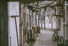 狭窄的街道，在朱家角古镇，中国