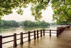 桂林公园湖景木走道