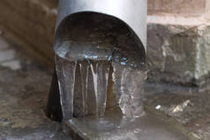 排水管道中的冰冻水