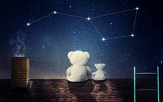 晚上, 一只带着小熊的泰迪熊坐在屋顶上, 看着大熊的星座.