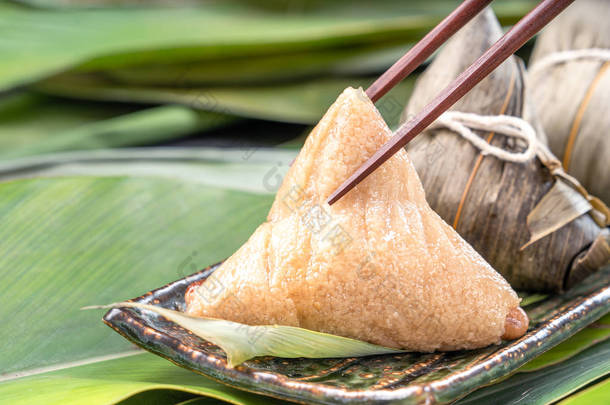 关闭，复制空间，著名中餐端午节（端午节），蒸饭饺子金字塔形，用竹叶包裹，用糯米原料制成