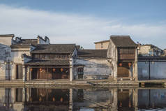 中国南山古城河畔的中国建筑
