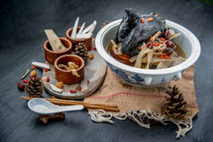 中国传统的营养健康炖肉，炖黑骨头