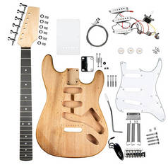 电吉他迪伊建筑套件，所有零件和部件木制车身木颈和电器单线圈扒手，白色背景隔离.