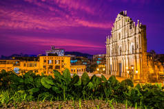 美丽的老建筑与废墟圣保罗艾伦教堂地标在黄昏时分的澳门城市