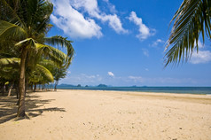 美丽的海滩泰国阳光明媚的一天