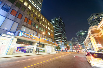 温哥华加拿大8月街道市中心与tou温哥华加拿大8月街道市中心与游客晚上温哥华吸引了几百万人每年