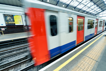 伦敦9月火车速度城市<strong>地铁的</strong>系统有站和英里跟踪伦敦9月火车速度城市<strong>地铁的</strong>