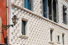 房子钻石形的峰值家两个Bicos的Alfama区里斯本葡萄牙焦点古董墙灯