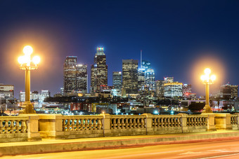 摩天大<strong>楼市</strong>中心这些洛杉矶加州晚上视图从桥
