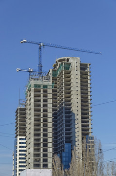 建设许多层建筑不同的准备而且jib-crane