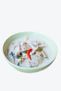 泰国食物调用tomyum卡卡伊白色背景