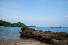 海滩而且海的海滩Koh学沙子而且海与船停泊的平静海