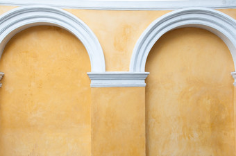 墙拱门角落的门的墙是画经典棕色（的）