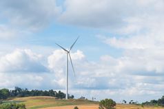风涡轮机的草地涡轮使用生成电使用风能源