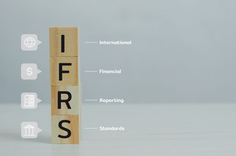 木多维数据集国际财务报告准则国际金融报告标准与表格和复制空间业务金融概念