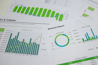 业务文档图表报告金融和图统计分析管理信息和研究投资计划出售桌子上办公室