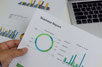 业务文档图表报告金融和图统计分析管理信息和研究投资计划出售桌子上办公室