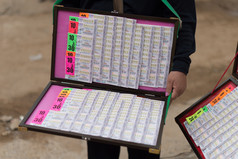 特写镜头泰国彩票票与卖方