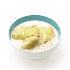 泰国甜点榴莲黏糊糊的大米与椰子牛奶酱汁孤立的白色背景