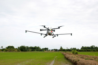 创新概念飞行无人机空中无人机使用为农业行业