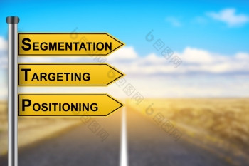 分割针对定位市场营销策略单词黄色的路标志与模糊背景