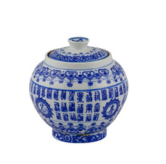 中国人古董花瓶的白色背景