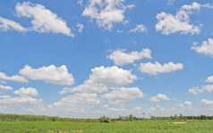 美丽的云天空在的农田泰国