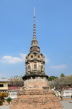 古老的佛教宝塔查纳特泰国