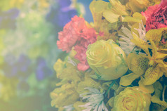 美丽的花束花黄色的玫瑰黄色的兰花粉红色的康乃馨和白色菊花软过滤后的效果