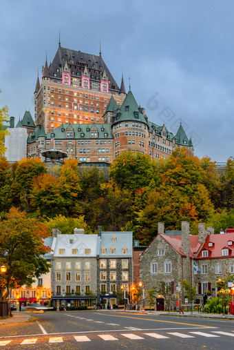 城市景观魁北克较低的老小镇《暮光之城》在秋天季节魁北克加拿大