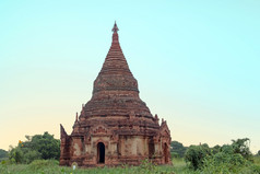 古老的宝塔的景观从蒲甘缅甸日出