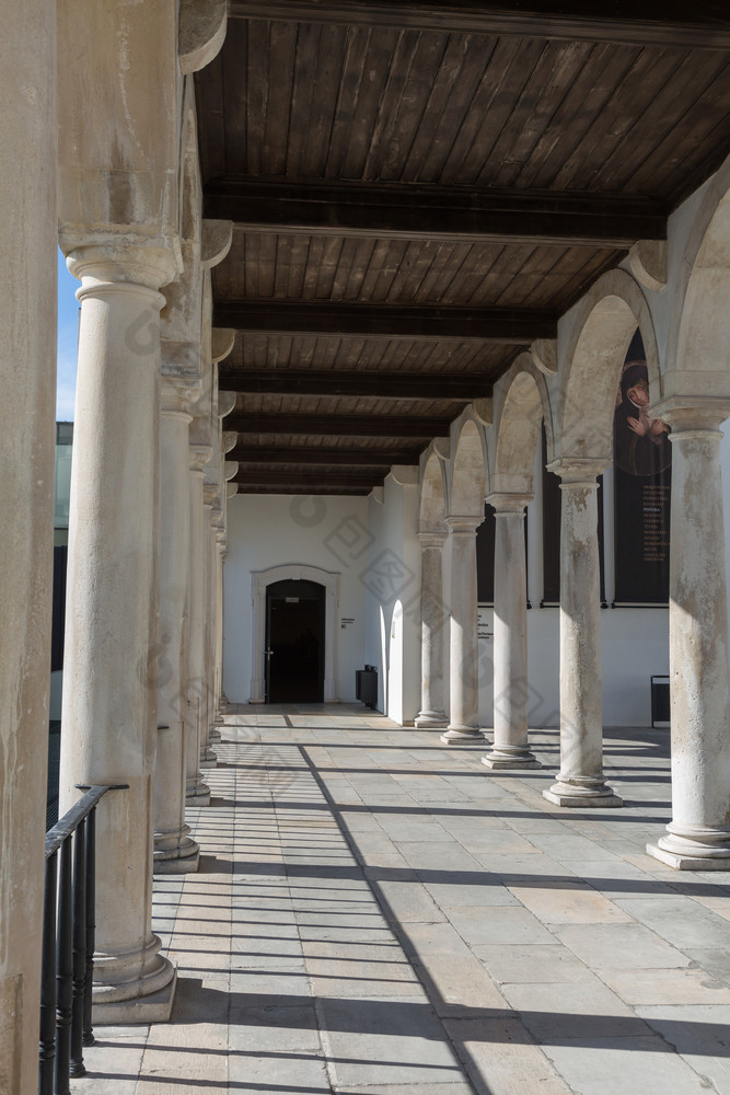 商场走廊和列科英布拉rsquo宫体系结构葡萄牙商场走廊和列科英布拉rsquo宫体系结构葡萄牙