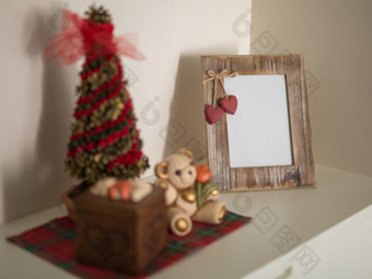 圣诞节装饰饰品和木照片框架家具的房子圣诞节装饰饰品和木照片框架家具的房子