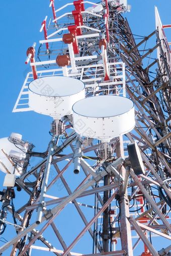 电信网络中继器基地收发器站塔无线沟通天线发射机和中继器电信塔与天线细胞电话电信塔