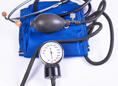手册血压力监控医疗设备不孤立的血压计与蓝色的袖口