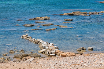 自然<strong>沿海</strong>夏天景观与岩石形成和水晶蓝色的海洋自然<strong>沿海</strong>夏天景观
